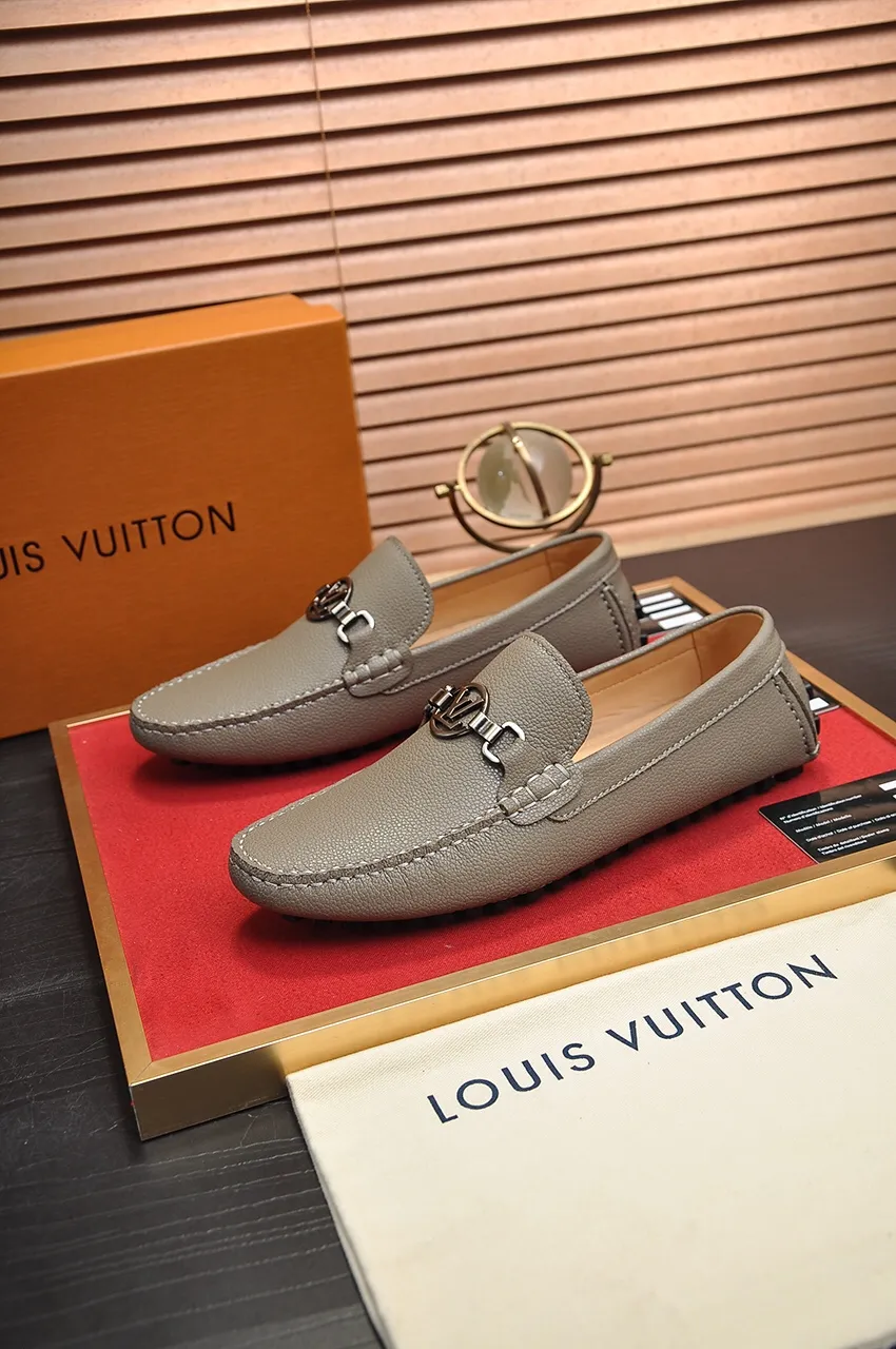 Men's men's shoes 💰420💶 [LV Doudou shoes] (water-dyed cowhide lining) new model is on the market, available on the official website. The new Doudou shoes are processed into single-color materials, and the uppers are made of imported horsehide leather. The body of the shoe is fully hemmed with mark thread, and is lined with imported original cowhide leather. The elegant shoe shape is super suitable for all-matching, and the size is 38-44.